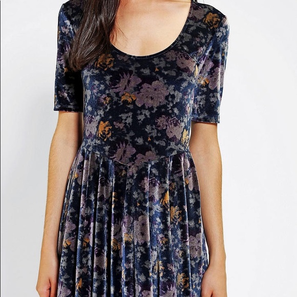 kimchi blue velvet skater dress Kimchi Blue Velvet Skater Dress in size XS